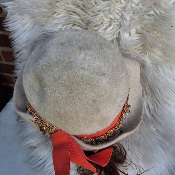 1940s felted wool asymmetrical hat - Picture 2 of 16
